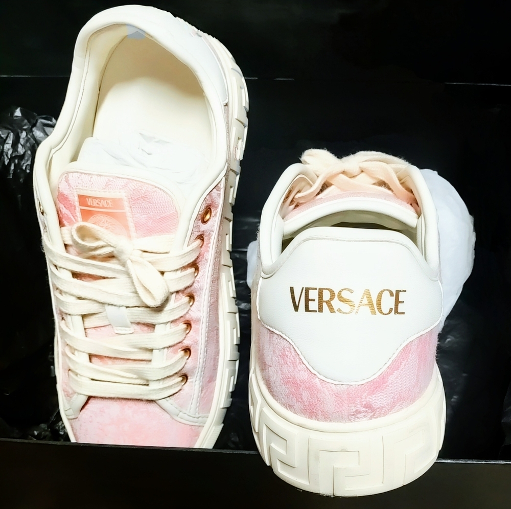 VERSACE SNEAKERS IN WHITE AND PINK